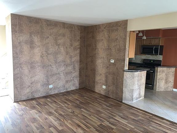 4th image of 1327 Kingsbury Dr Unit 2