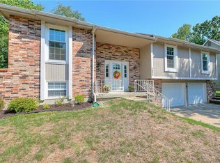 7833 N Michigan Ave, Gladstone, MO 64118