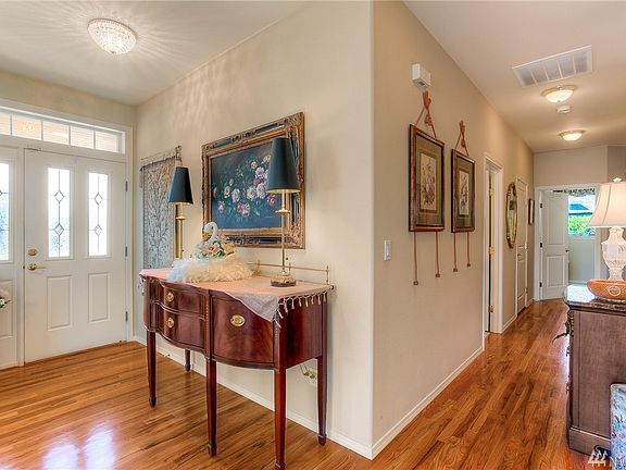 3rd image of 15121 148th Avenue Ct E