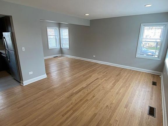 4th image of 5272 N Natoma Ave #1