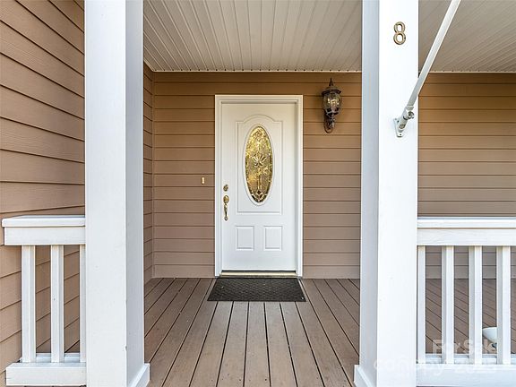 4th image of 8 Amelia Ct