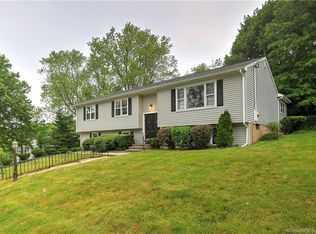 7 Marks Dr, West Haven, CT 06516