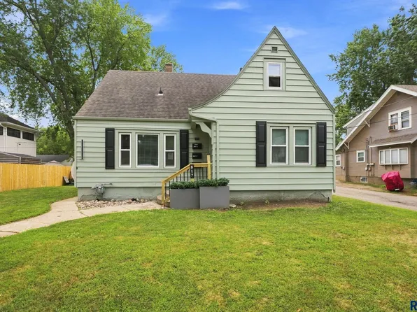 817 W 15th St, Sioux Falls, SD 57104