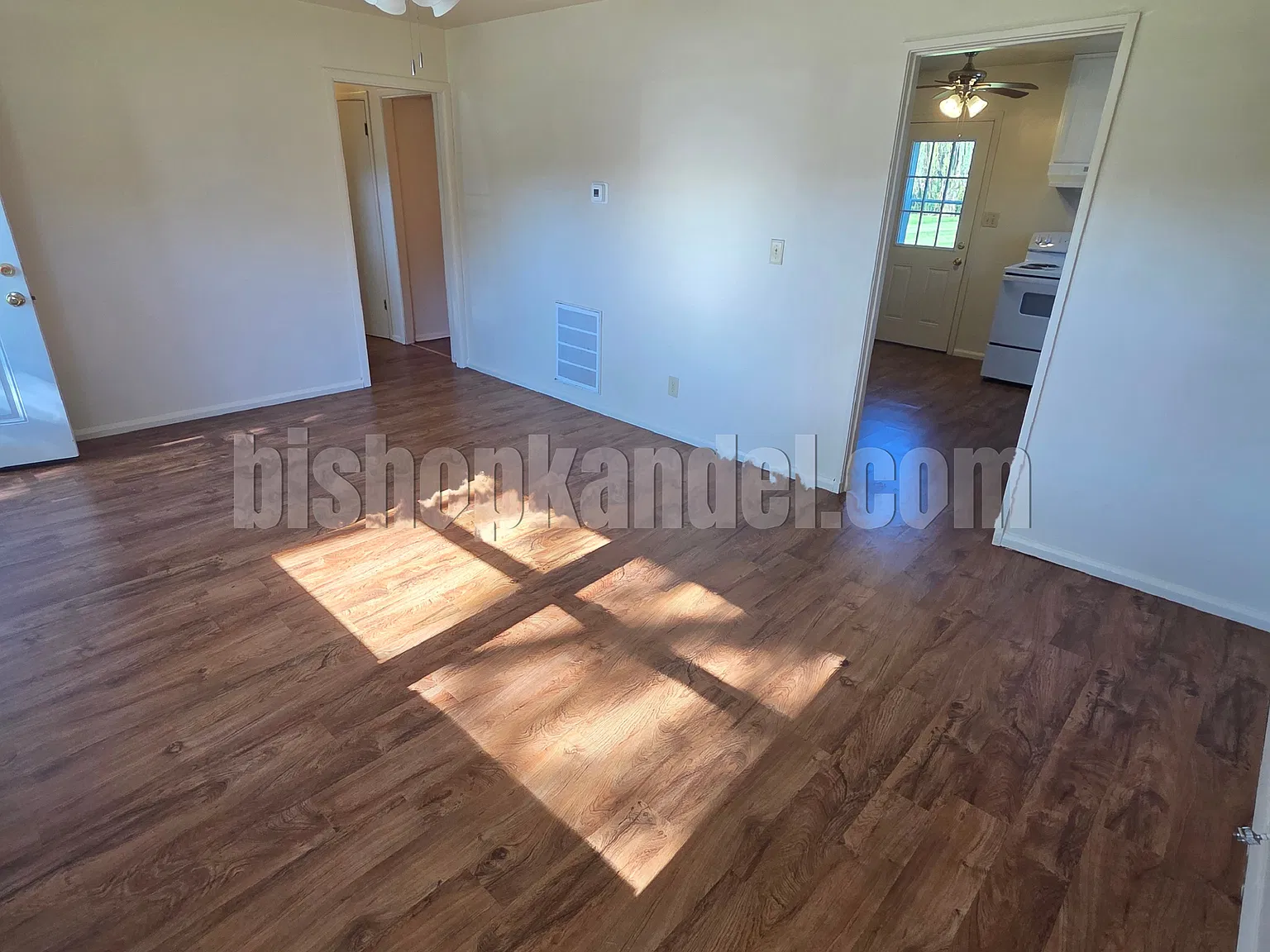 4 bed, 1.5 bath, 960 sqft, $1,315 — Photo 3