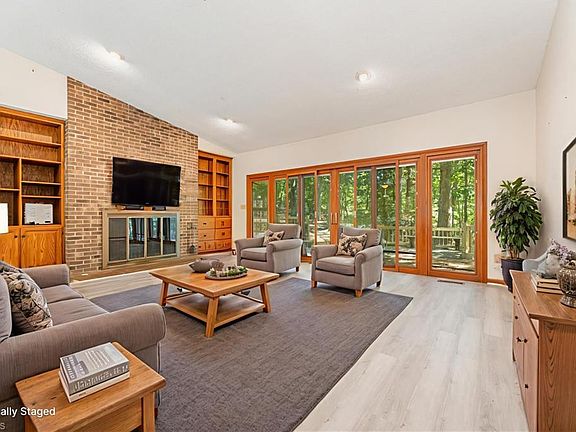 3rd image of 514 Briarwood Dr
