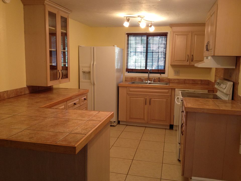 1st image of 317 Lauderdale Trl