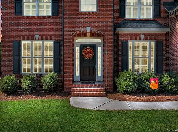 5th image of 4659 McDade Ln