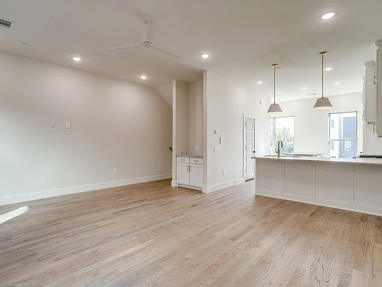 2820 Weisenberger St #102 — Photo 18
