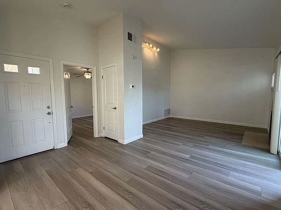 5th image of 400 Sea Cliff Way #402