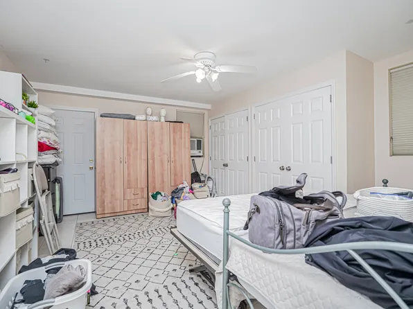 33 Manhattan Court image 19 of 32