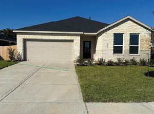 421 Robin St, Angleton, TX 77515