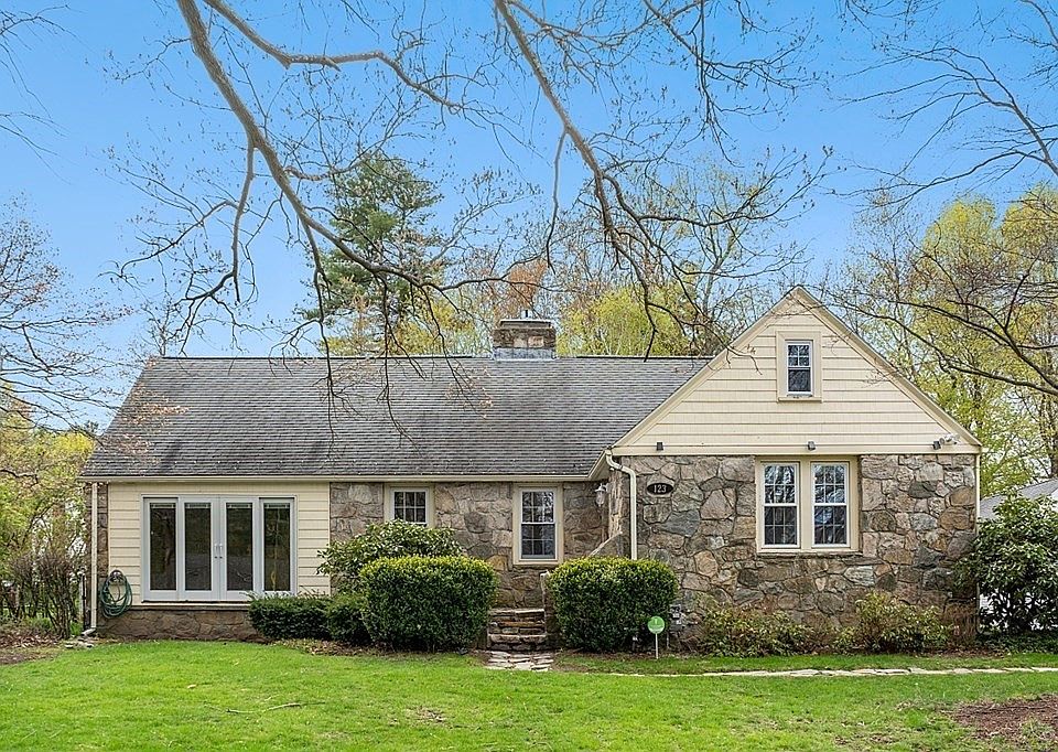 123 Moreland St, Worcester, MA 01609 Zillow