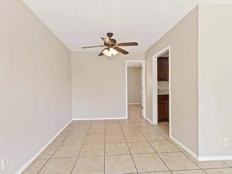 304 Carnival Dr — Photo 17