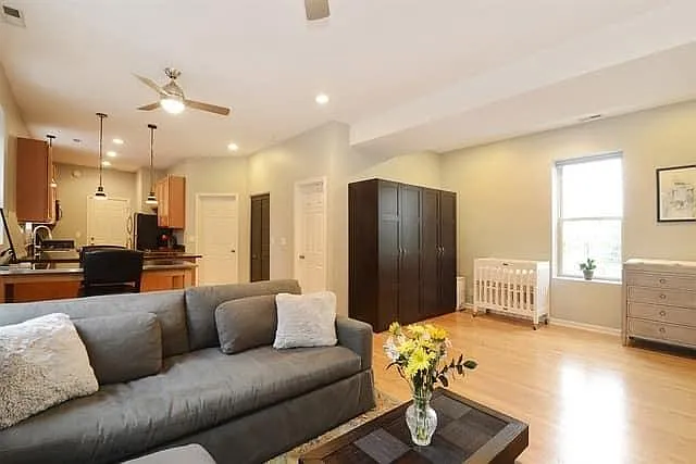 2904 N Avers Ave #2R — Photo 2
