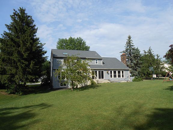 back of house w/large yard