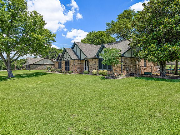 3rd image of 1216 Oak Dr