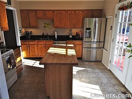 Kitchen (View 3)