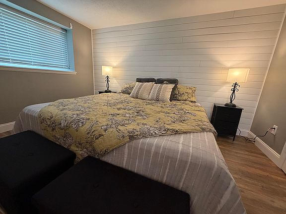 Bedroom (2 Twin or 1 King Configuration Options)