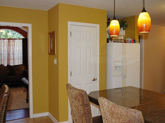 4th image of 6012 White Oak Dr