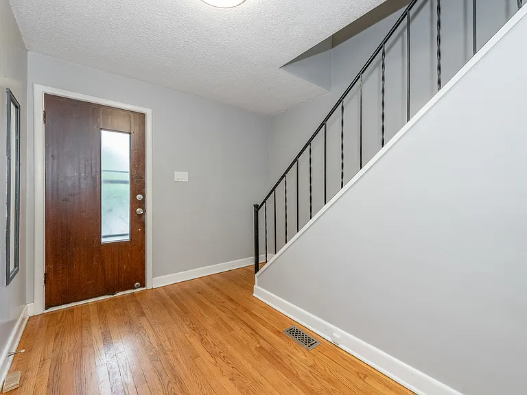 2344 Midway Ave #A — Photo 2
