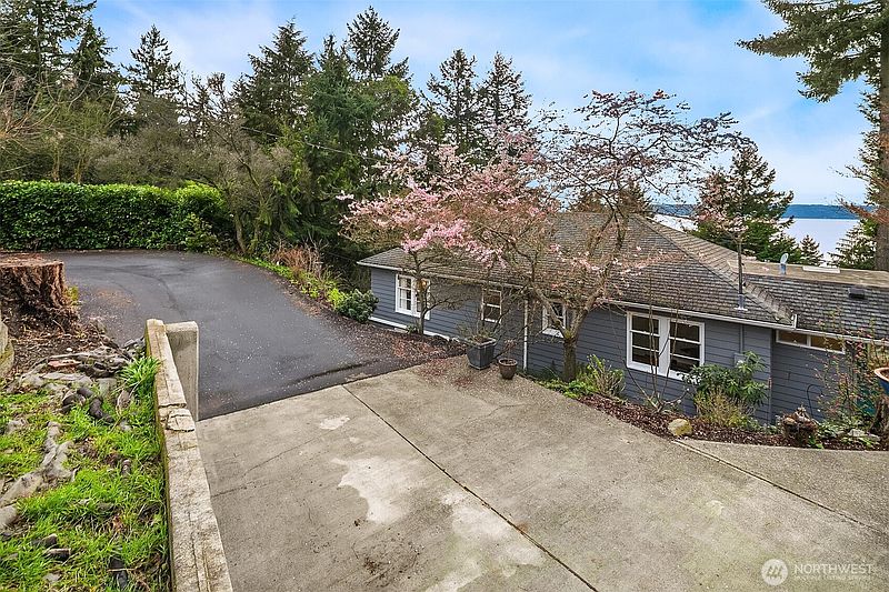 4th image of 15828 25th Avenue SW