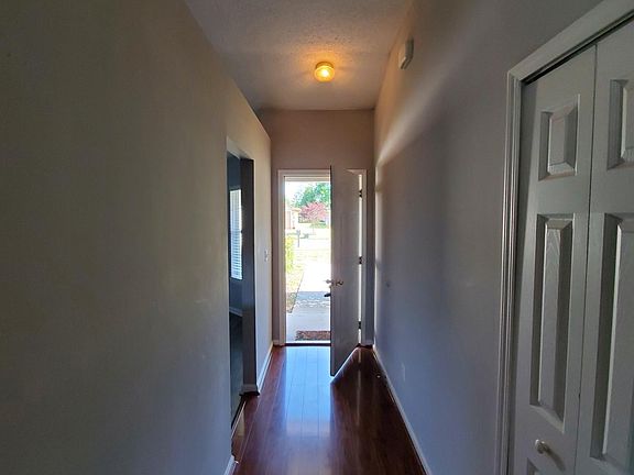2nd image of 2811 Ravine Hill Dr