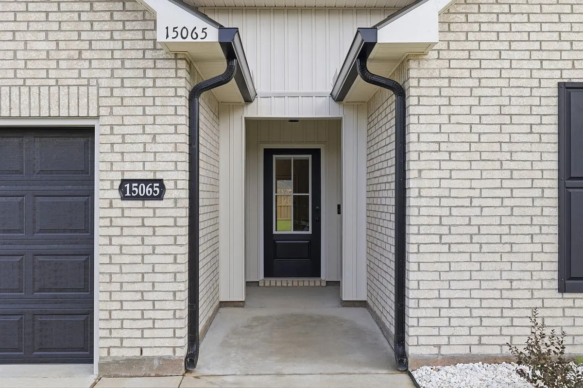 3 bed, 2.0 bath, 1710 sqft, $2,175 — Photo 3