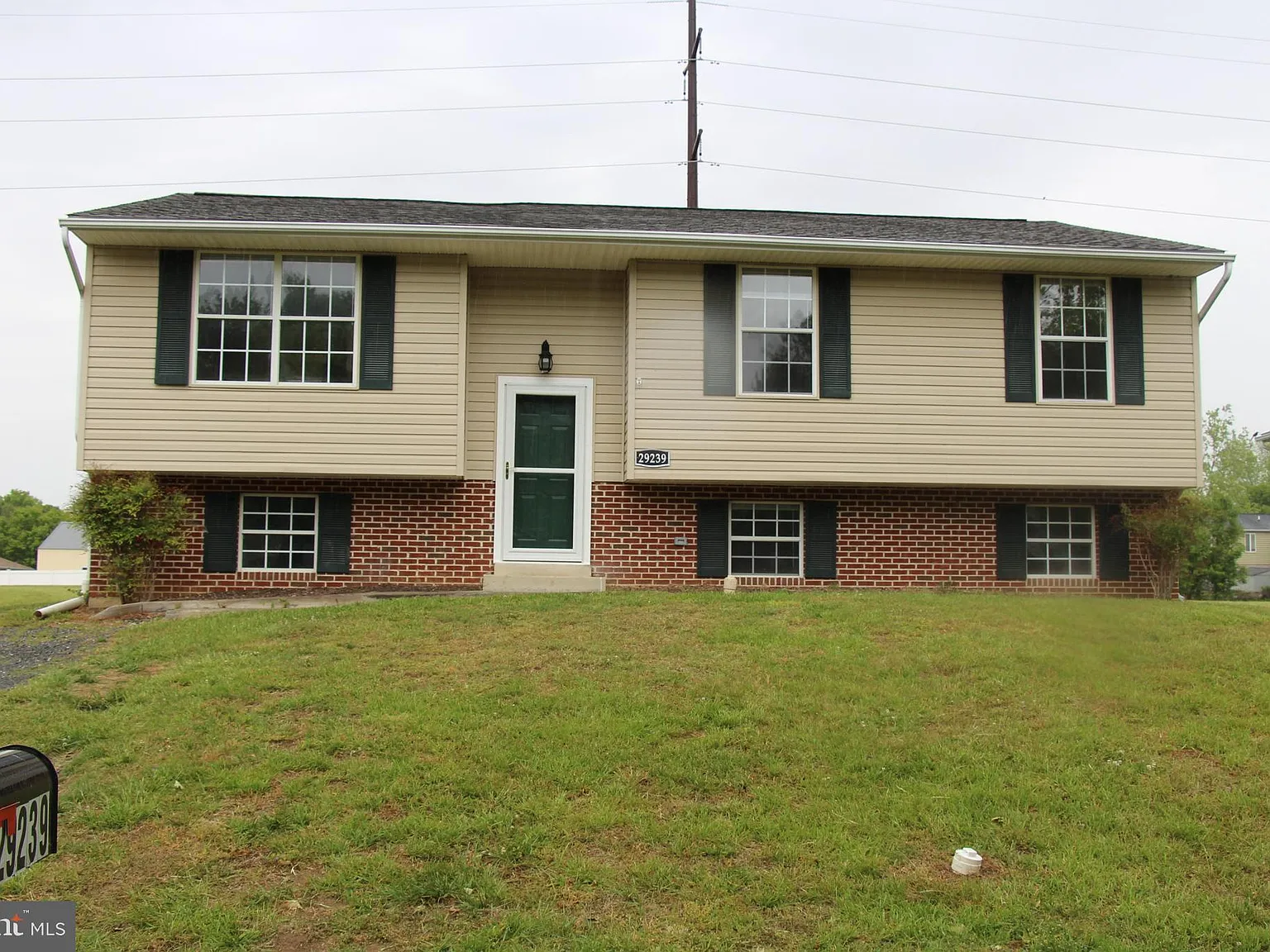 3 bed, 2.5 bath, 2240 sqft, $2,399 — Photo 1