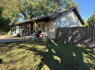 1806 Simpson Ave, Winfield, KS 67156