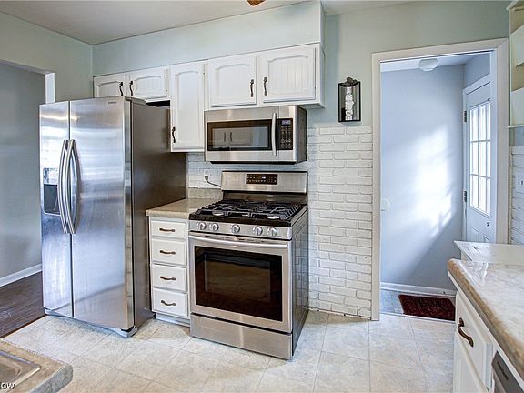 5th image of 327 Erieview Blvd