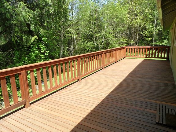 5th image of 141 NE Alder Creek Ln