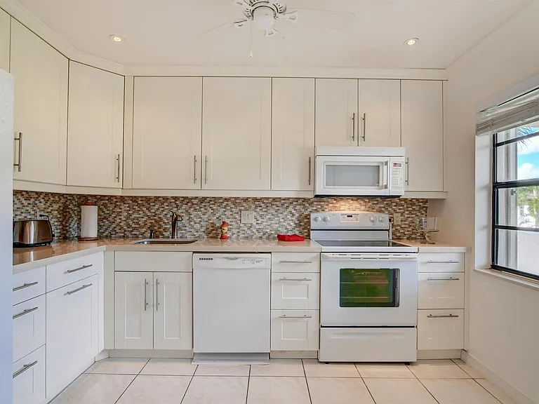 7911 Eastlake Dr #H — Photo 21