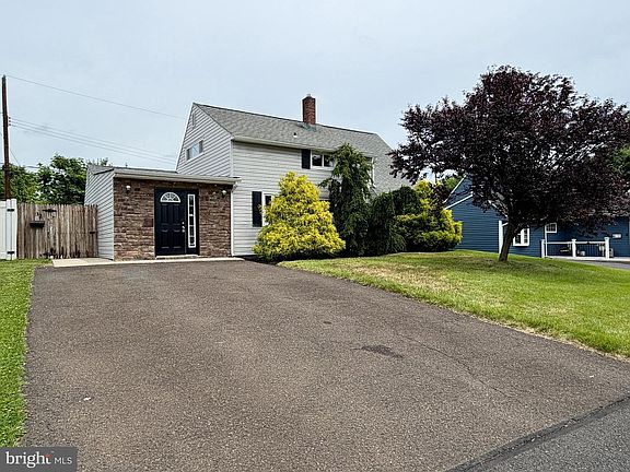 2nd image of 32 Great Oak Rd