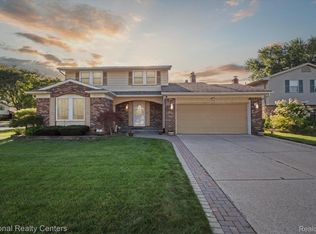 6115 Raintree Dr, Canton, MI 48187