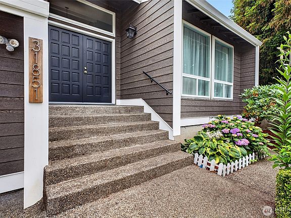 3rd image of 31851 25th Avenue SW