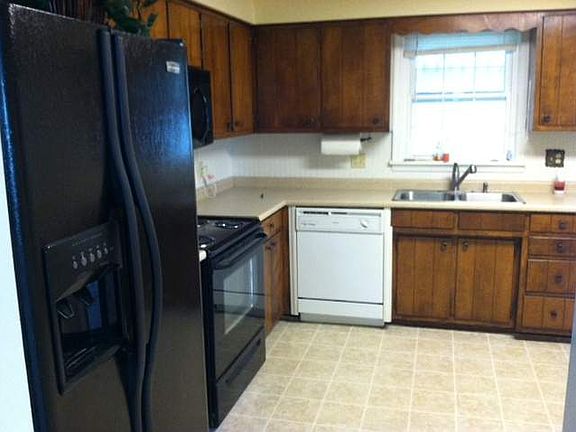 2nd image of 2296 Lexington Dr