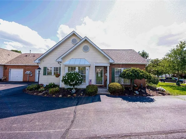 2202 Greystone Dr, Coraopolis, PA 15108