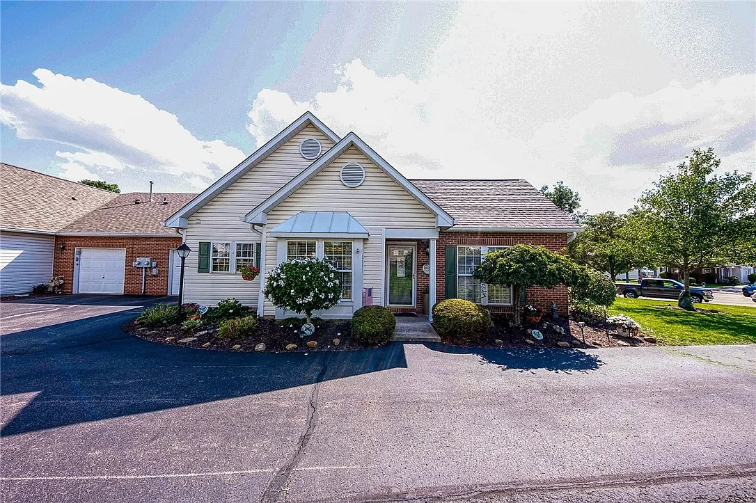 2202 Greystone Dr photo 1