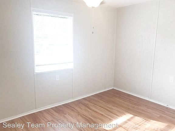 4th image of 1010 Tucker St