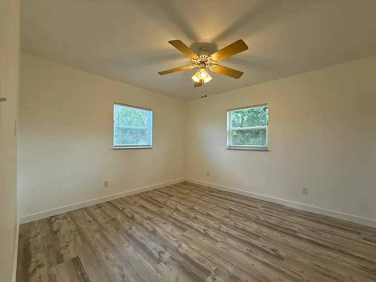 1319 NE 34th Ave — Photo 18