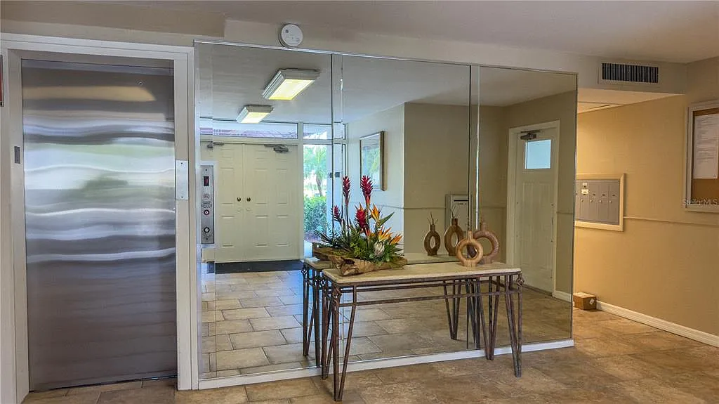 2 bed, 2.0 bath, 1090 sqft, $1,900 — Photo 4
