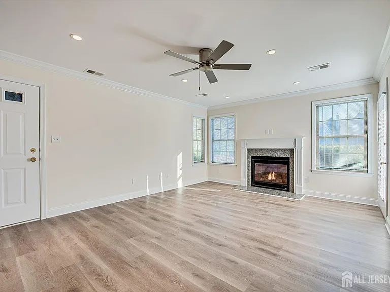 114 Longfield Ct — Photo 3