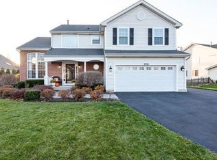 2930 Farmington Dr, Lindenhurst, IL 60046