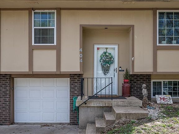 4th image of 404 SE Sandstone Dr