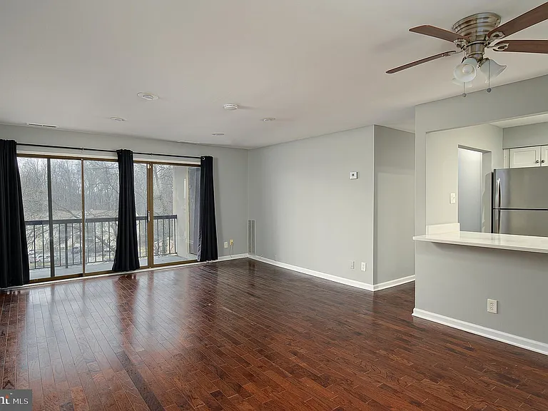 10133 Prince Pl #303-12C — Photo 4