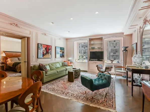 465 Park Avenue image 1 of 10