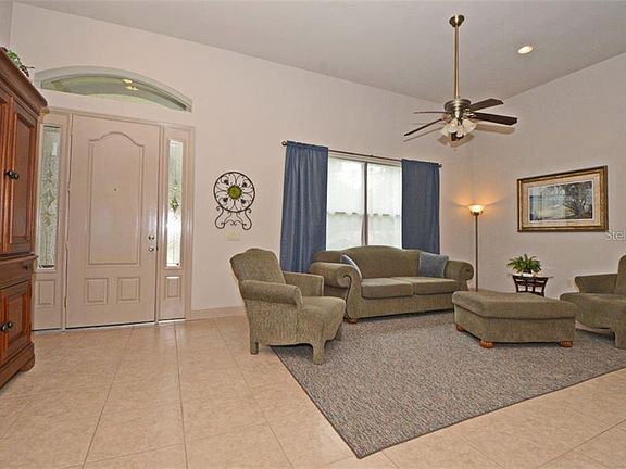 3rd image of 750 Oak Ln