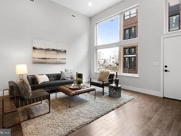 1321 S Woodstock St — Photo 4