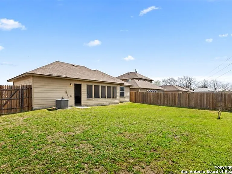 1058 Stone Br — Photo 35