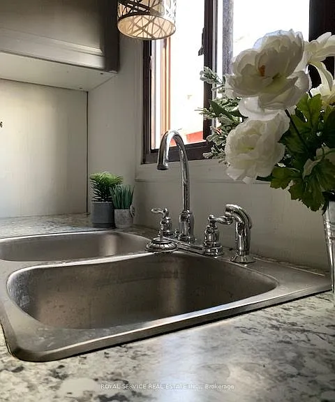 1037 Arthur St #2 — Photo 3